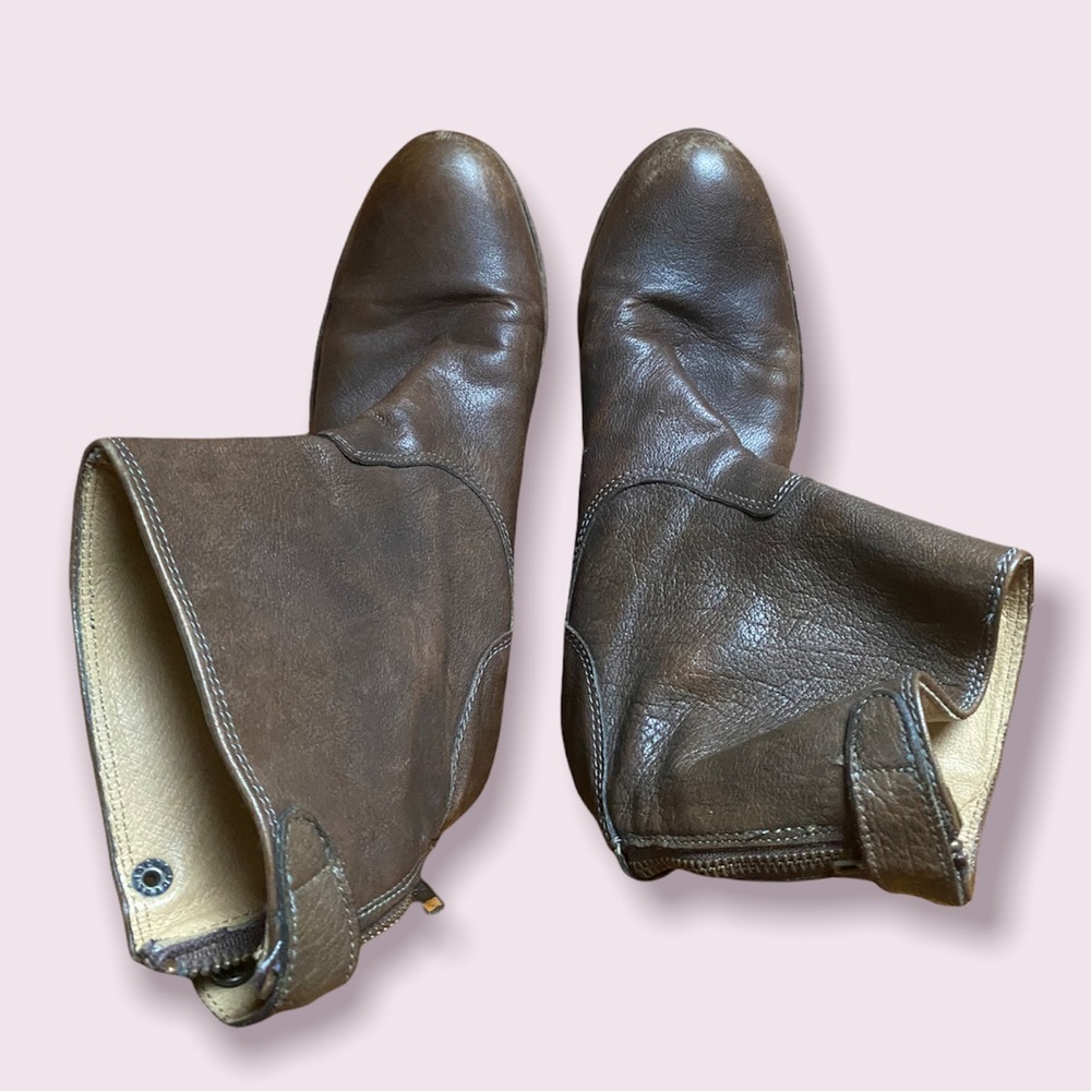 Frye Melissa booties ankle boots brown leather zip up and snap back 7.5